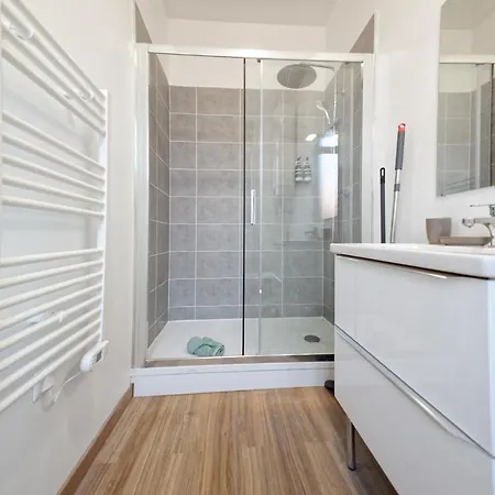 Apartment Le Cosycatala - 4 Personnes - Bureau & Wifi